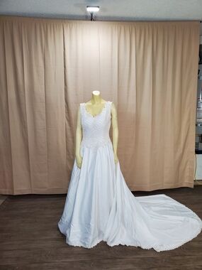 Classic White Lace Bodice Wedding Dress with Train